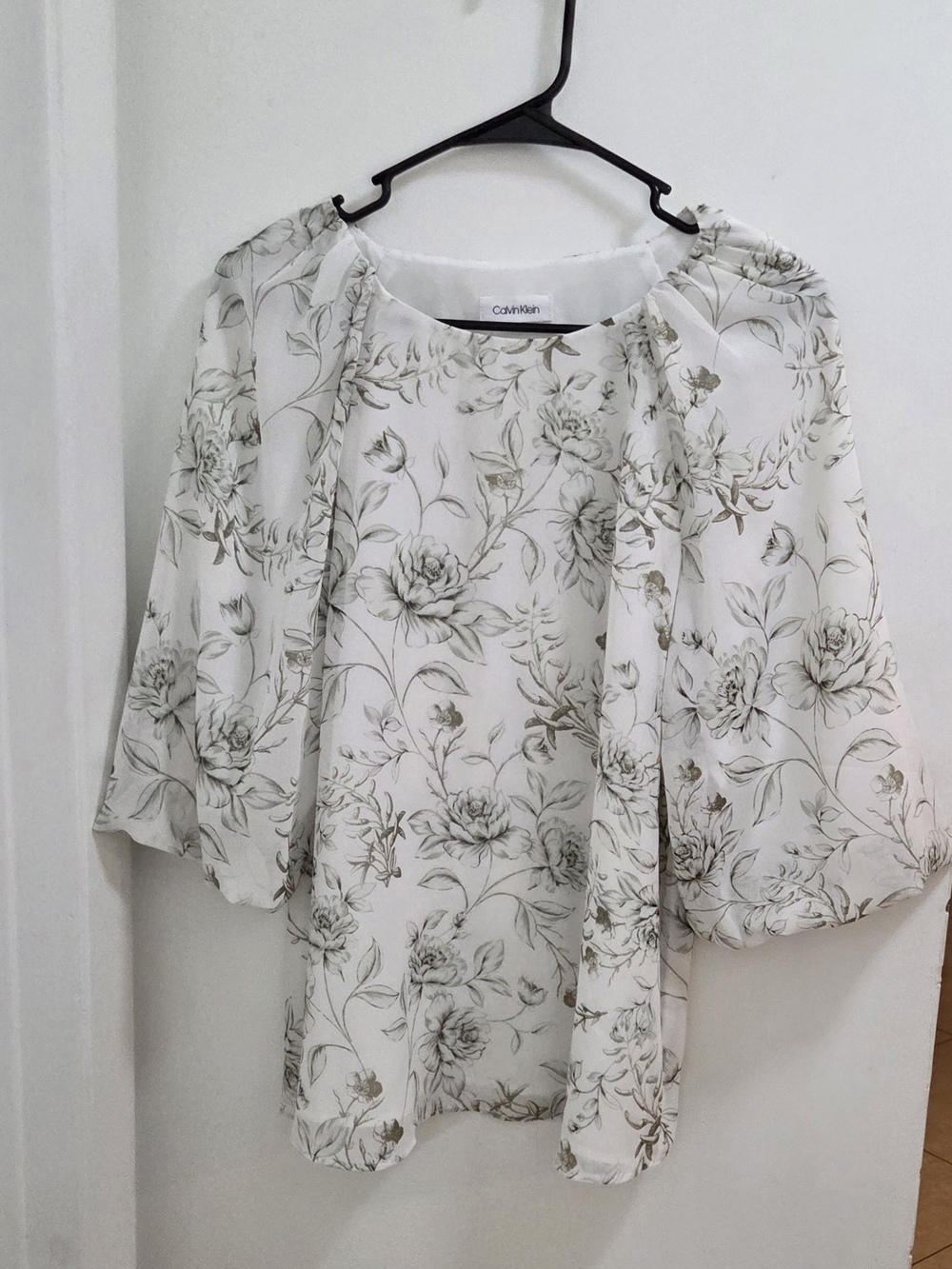 Calvin Klein Cream and Gray Floral Peasant Blouse, M